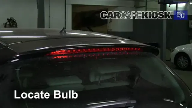 2013 Lancia Delta Oro 1.9L 4 Cyl. Turbo Diesel Éclairage Feu de freinage central (remplacer l'ampoule)